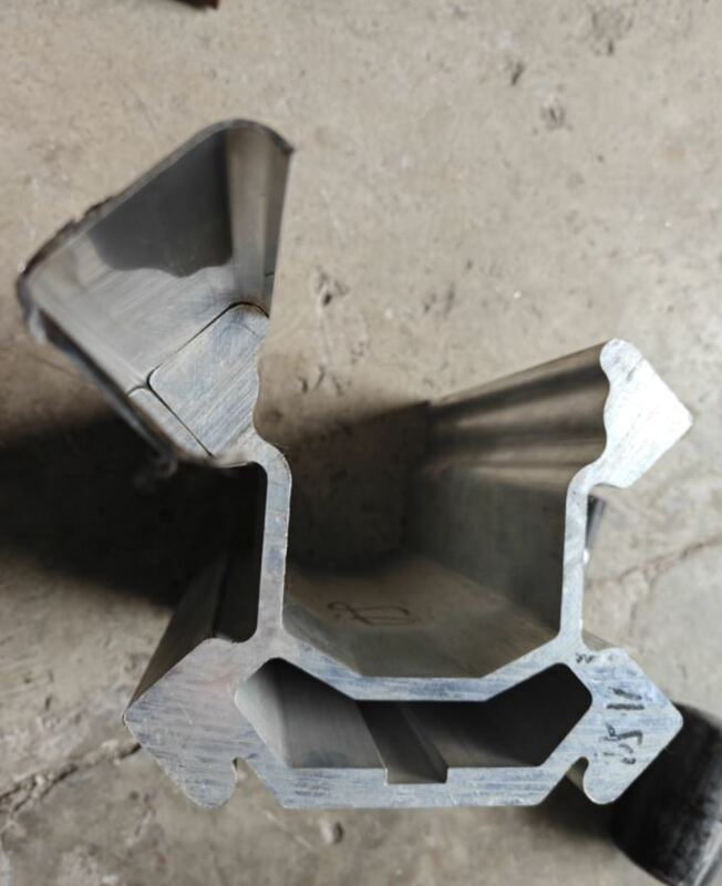 7005 Hợp kim nhôm Chiều dài 4800MM Thanh nhôm ép đùn cho dầm cấp liệu máy khoan đá thủy lực